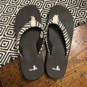 Sanuk Black Sandals with Zebra Straps
